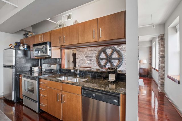 700 Church St Apt 901, Nashville, TN 37203