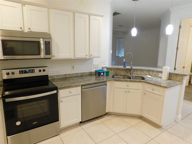 617 SE 7 ST A, Cape Coral, FL 33990