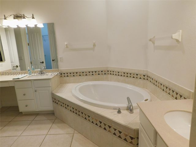 617 SE 7 ST A, Cape Coral, FL 33990