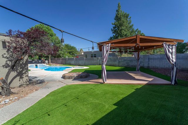 7413 El Morro Road NE, Albuquerque, NM 87109