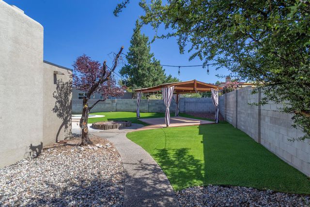 7413 El Morro Road NE, Albuquerque, NM 87109