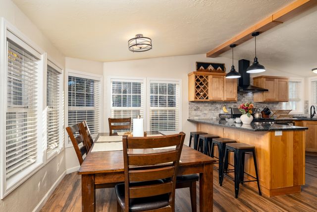 2285 Jasmine Avenue, Medford, OR 97501