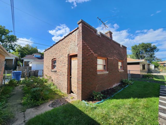 8228 S Saint Lawrence Avenue, Chicago, IL 60619