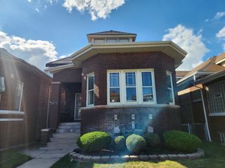 8228 S Saint Lawrence Avenue, Chicago, IL 60619