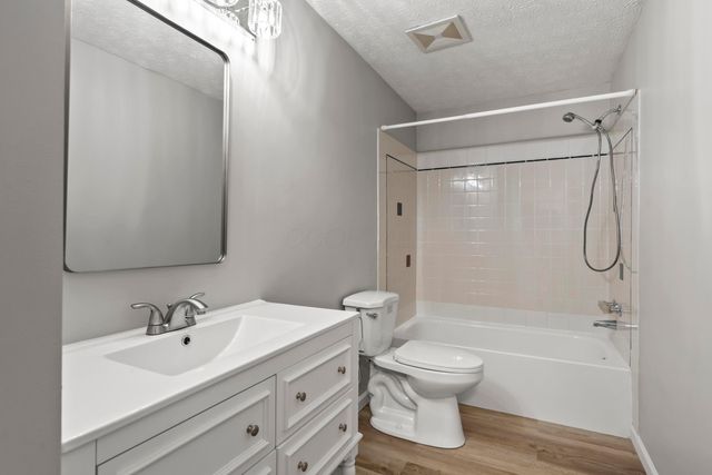 2121 Steffi Drive, Hilliard, OH 43026