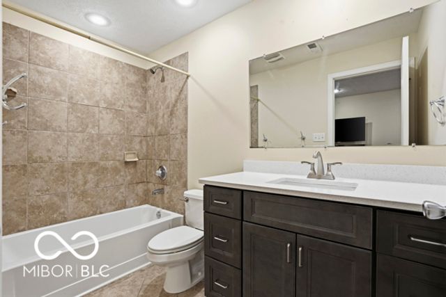 11978 Boothbay Lane, Fishers, IN 46037