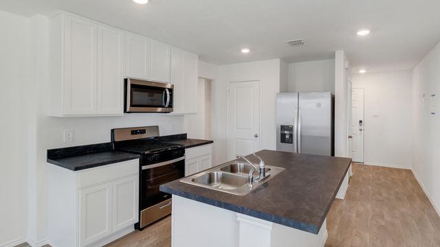 118 Schuenemann WAY, Uhland, TX 78640