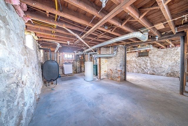 12 Wass St, Lynn, MA 01902