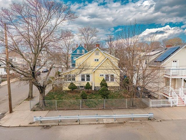 12 Wass St, Lynn, MA 01902