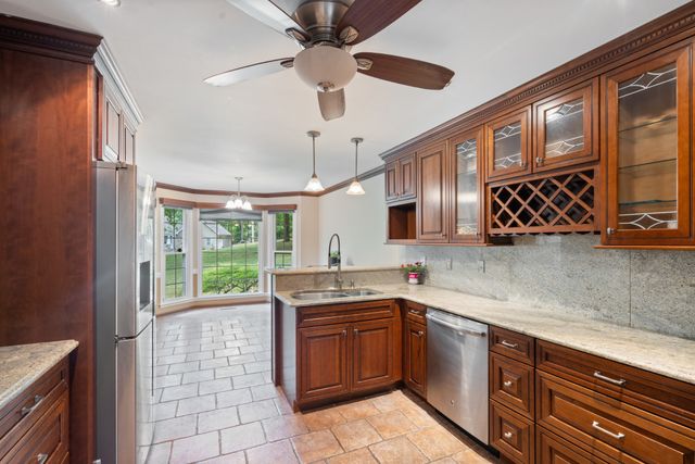 228 Druid Hills Dr, Dickson, TN 37055