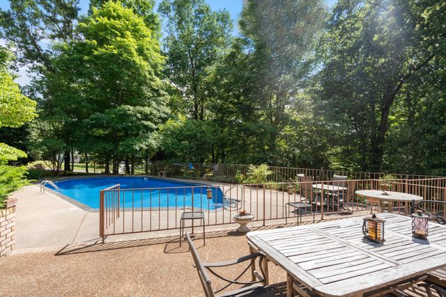 228 Druid Hills Dr, Dickson, TN 37055