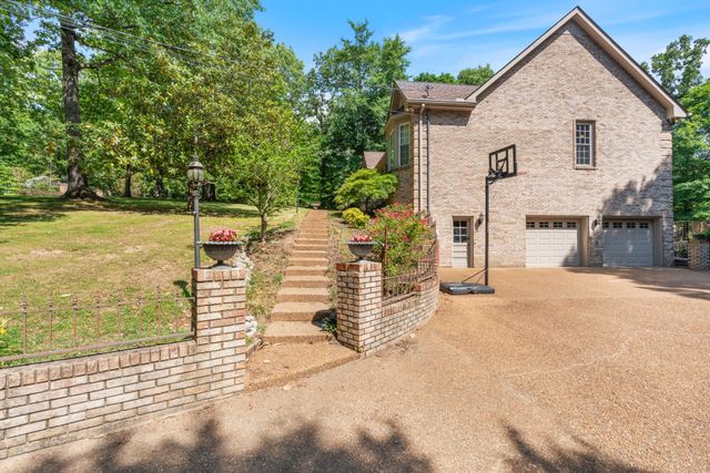 228 Druid Hills Dr, Dickson, TN 37055