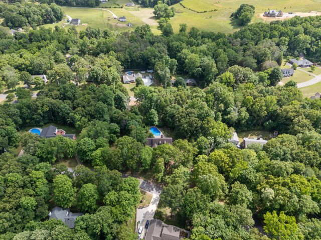 228 Druid Hills Dr, Dickson, TN 37055
