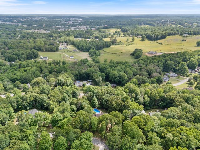 228 Druid Hills Dr, Dickson, TN 37055