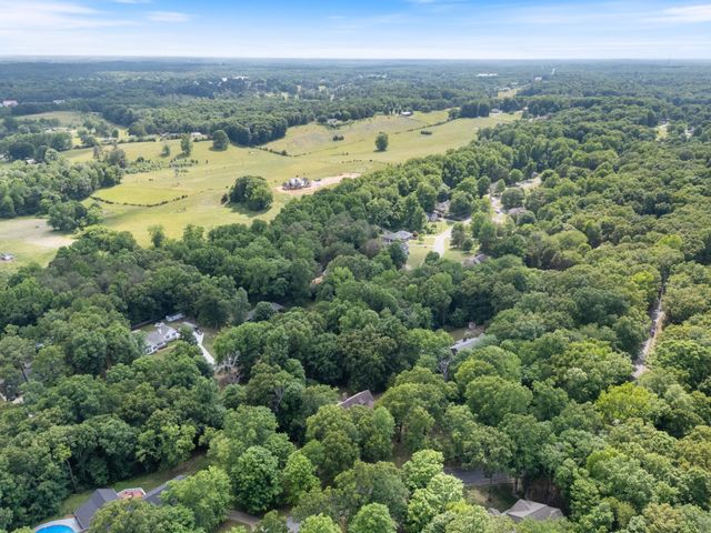 228 Druid Hills Dr, Dickson, TN 37055