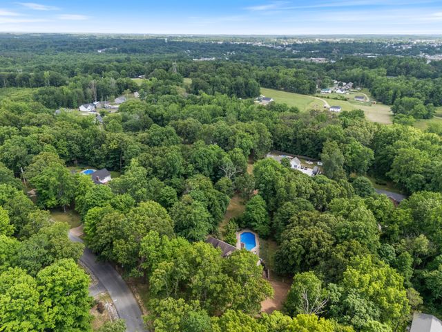 228 Druid Hills Dr, Dickson, TN 37055