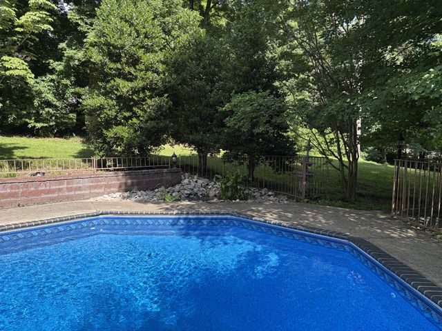 228 Druid Hills Dr, Dickson, TN 37055