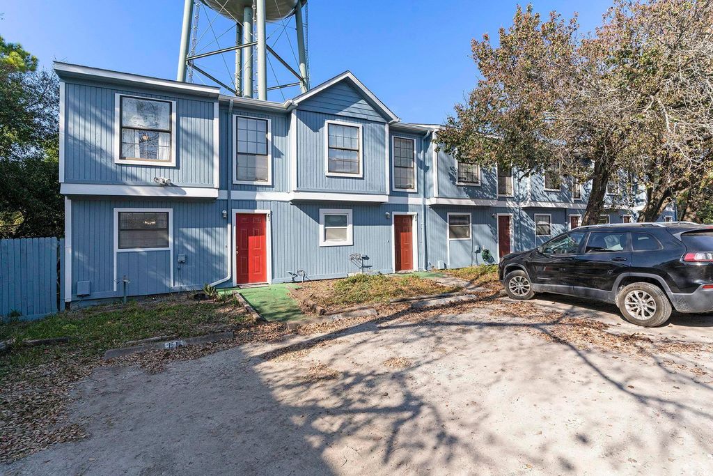 601 38th Ave N Apt E1, Myrtle Beach, SC 29577