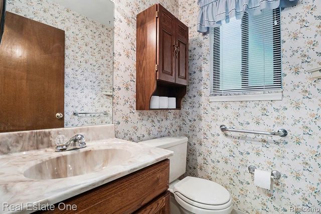 1845 Shenandoah Drive, Troy, MI 48085