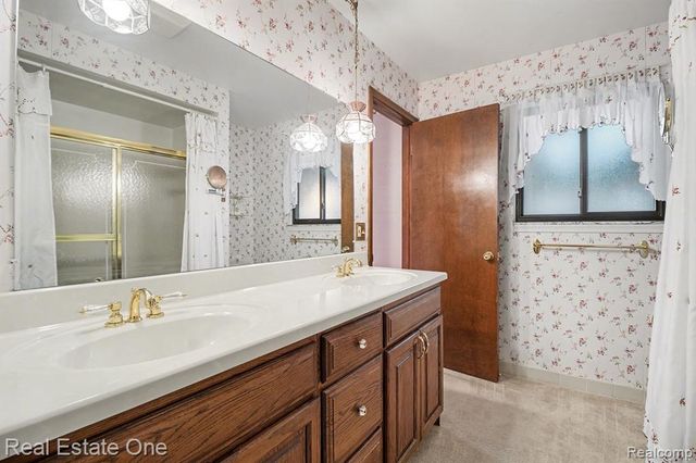 1845 Shenandoah Drive, Troy, MI 48085