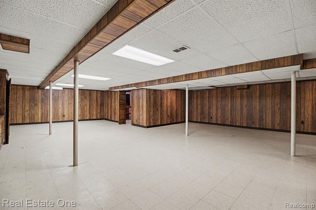 1845 Shenandoah Drive, Troy, MI 48085