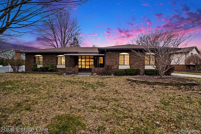 1845 Shenandoah Drive, Troy, MI 48085