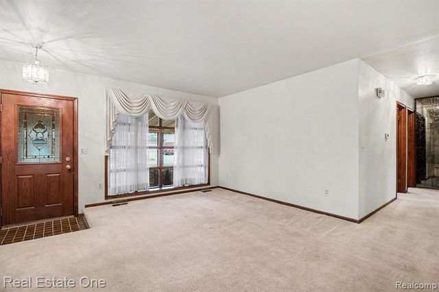 1845 Shenandoah Drive, Troy, MI 48085