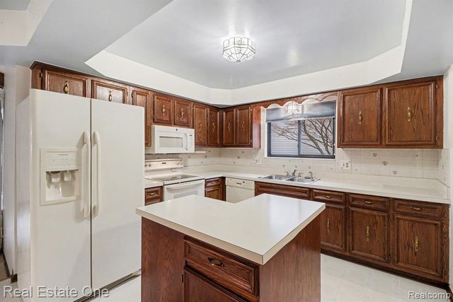 1845 Shenandoah Drive, Troy, MI 48085