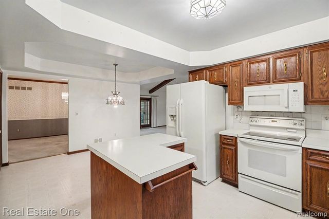 1845 Shenandoah Drive, Troy, MI 48085