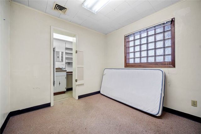 422 6th St, Monessen, PA 15062