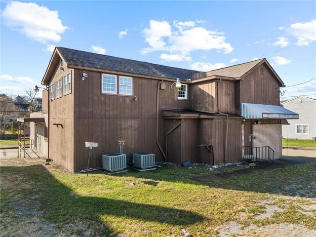 422 6th St, Monessen, PA 15062