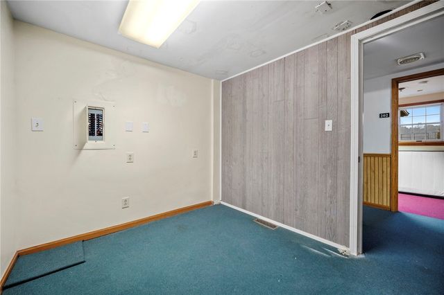 422 6th St, Monessen, PA 15062