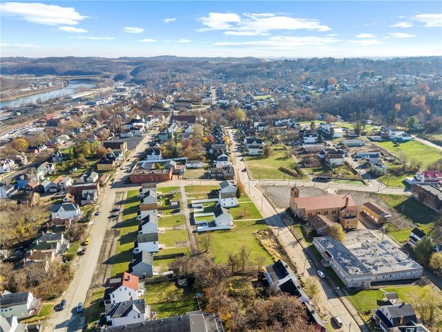 422 6th St, Monessen, PA 15062