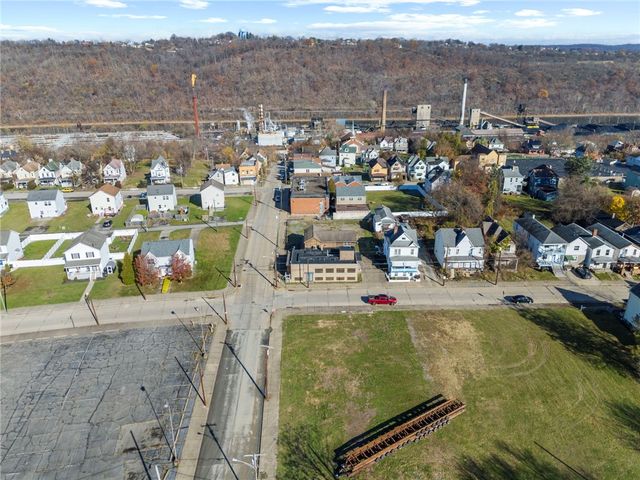 422 6th St, Monessen, PA 15062