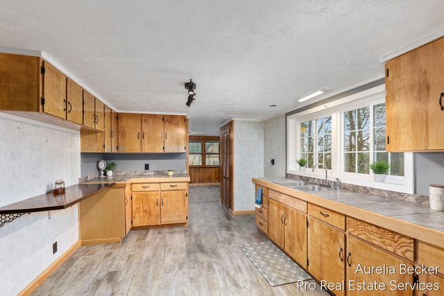 425 S Cedar Street, Allegan, MI 49010