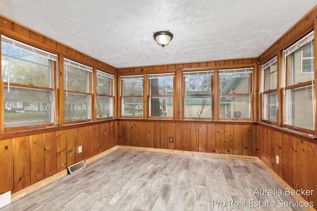 425 S Cedar Street, Allegan, MI 49010