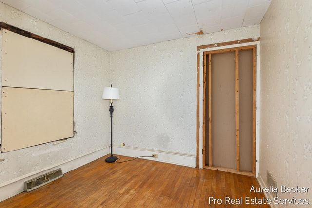 425 S Cedar Street, Allegan, MI 49010