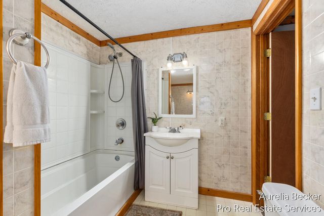 425 S Cedar Street, Allegan, MI 49010