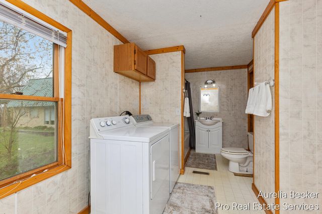 425 S Cedar Street, Allegan, MI 49010