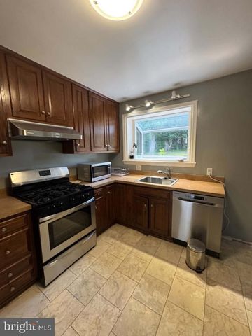 5313 EASTON DR, Springfield, VA 22151