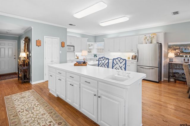 1607 Royal Oak Dr, Tyler, TX 75703