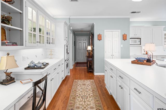 1607 Royal Oak Dr, Tyler, TX 75703