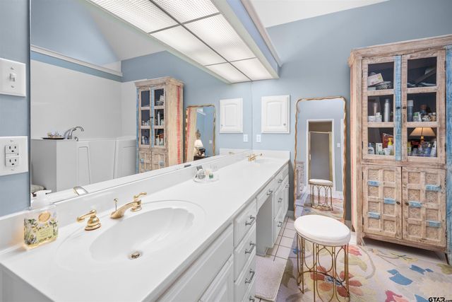 1607 Royal Oak Dr, Tyler, TX 75703