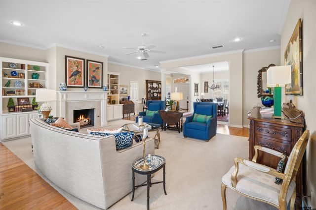 1607 Royal Oak Dr, Tyler, TX 75703