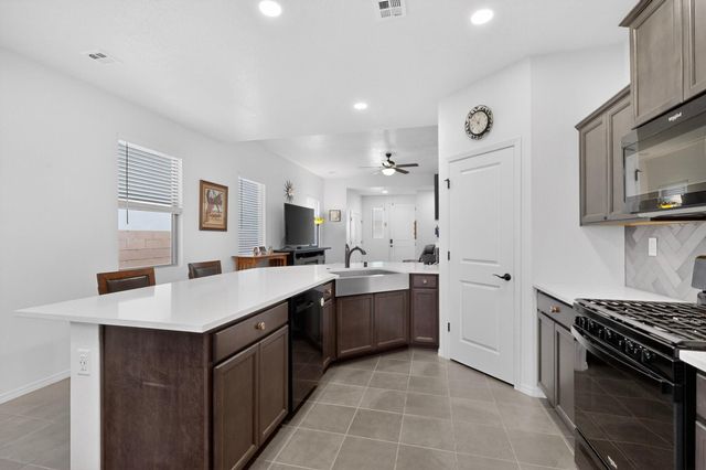 4989 Findley Street SW, Los Lunas, NM 87031