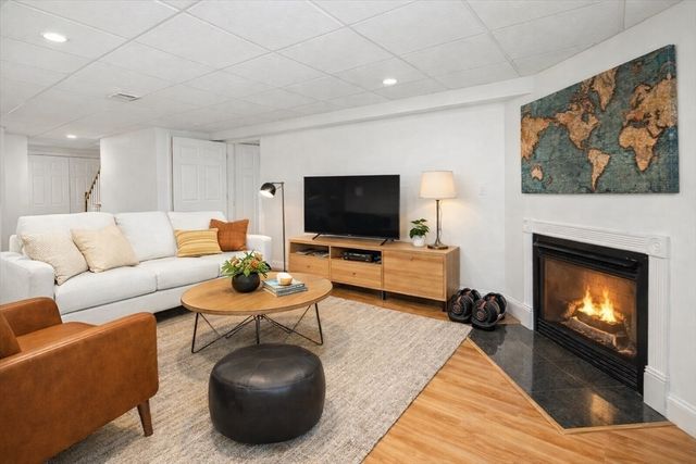 6 Adams Court, Hingham, MA 02043