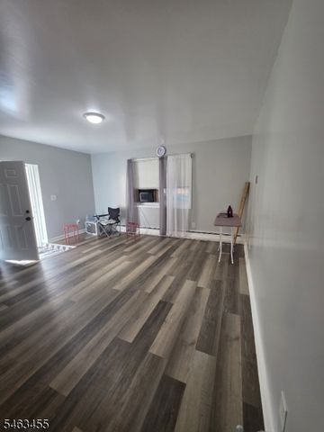 46 E Main St, Paterson City, NJ 07522