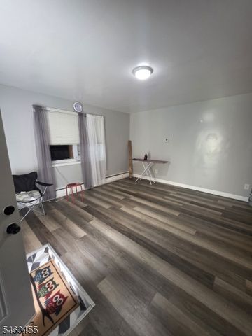46 E Main St, Paterson City, NJ 07522