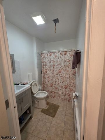 46 E Main St, Paterson City, NJ 07522