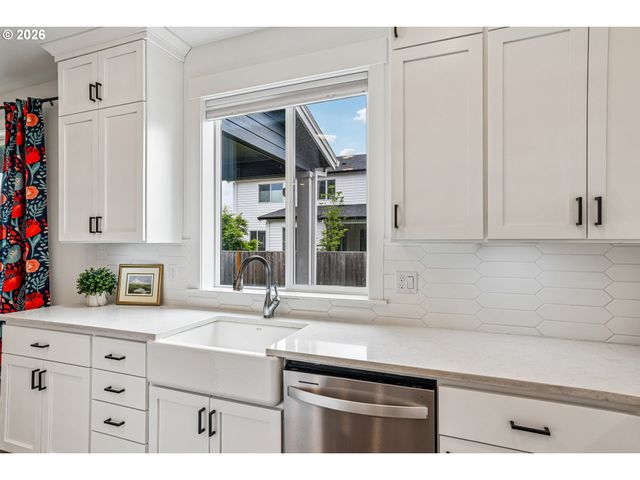 236 Ne 17TH Ave, Canby, OR 97013